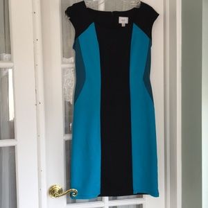 Size 4. At the knee. Worn once to wedding